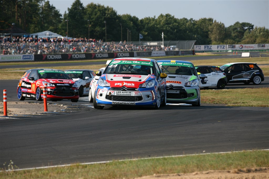 Marcus Påverud forrest
(Foto: Motorsporten.dk)